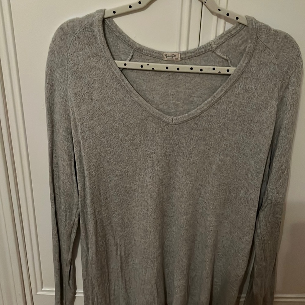 Women’s light gray sweater